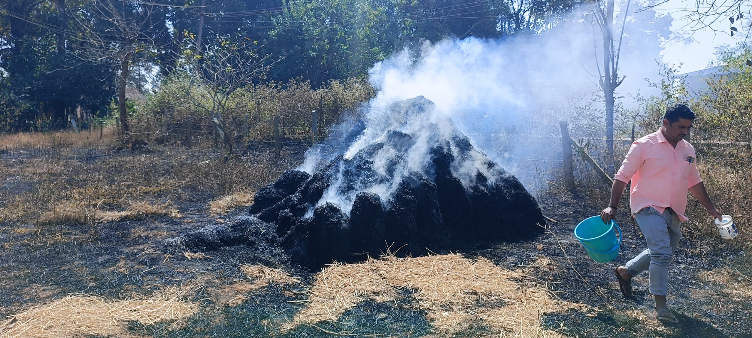 D 16 RPT 2P 1 scaled ಹುಲ್ಲು ಬಣವೆಗೆ ಬೆಂಕಿ- ಸಂಪೂರ್ಣ ಭಸ್ಮ .