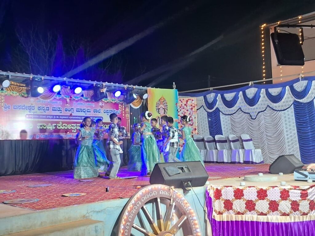 img 20251228 wa0030623252026193930758 ಮೌಲ್ಯಧಾರಿತ ಶಿಕ್ಷಣವೇ ಭವಿಷ್ಯದ ದಾರಿ : ಜಗದ್ಗುರು ಡಾ. ಮಲ್ಲಿಕಾರ್ಜುನ ಮಹಾಸ್ವಾಮಿಜಿ<br>