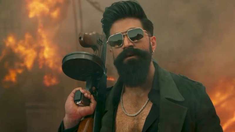 1002018243 ಬೂಟುಗಾಲಲ್ಲಿ ಬುಲೆಟ್ಸ್ ಬಿಟ್ಟ ರಾಕಿ ಭಾಯ್- ಅದ್ಧೂರಿಯಾಗಿದೆ 'ಟಾಕ್ಸಿಕ್' ಟೀಸರ್