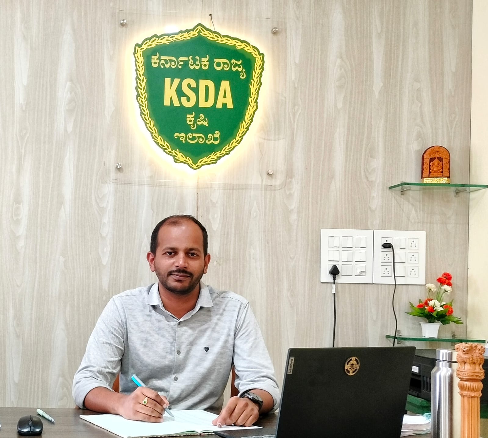 ಸಾಮಾಜಿಕ ಜಾಲತಾಣದಲ್ಲಿ ಹರಡುತ್ತಿರುವ ಟ್ರ್ಯಾಕ್ಟರ್ ಖರೀದಿಗೆ ಶೇ. 50 ಸಹಾಯಧನ ನಕಲಿ: ಕೃಷಿ ಇಲಾಖೆ ಸ್ಪಷ್ಟನೆ 8 11hnr1photo sachin hegade ಸಾಮಾಜಿಕ ಜಾಲತಾಣದಲ್ಲಿ ಹರಡುತ್ತಿರುವ ಟ್ರ್ಯಾಕ್ಟರ್ ಖರೀದಿಗೆ ಶೇ. 50 ಸಹಾಯಧನ ನಕಲಿ: ಕೃಷಿ ಇಲಾಖೆ ಸ್ಪಷ್ಟನೆ