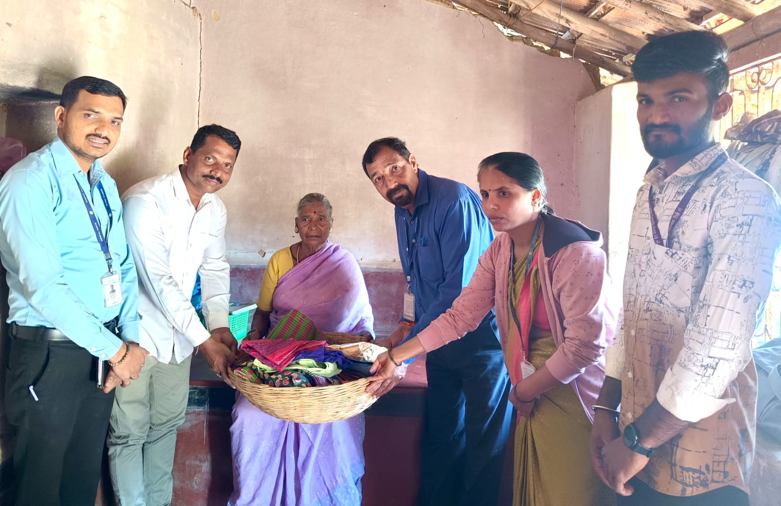 6hnr1photo.kit ಶ್ರೀಧರ್ಮಸ್ಥಳ ಗ್ರಾಮಾಭಿವೃದ್ಧಿ ಯೋಜನೆಯ ವತಿಯಿಂದ ಫಲಾನುಭವಿಗಳಿಗೆ ಈ ವಾತ್ಸಲ್ಯ ಕಿಟ್ ವಿತರಣೆ