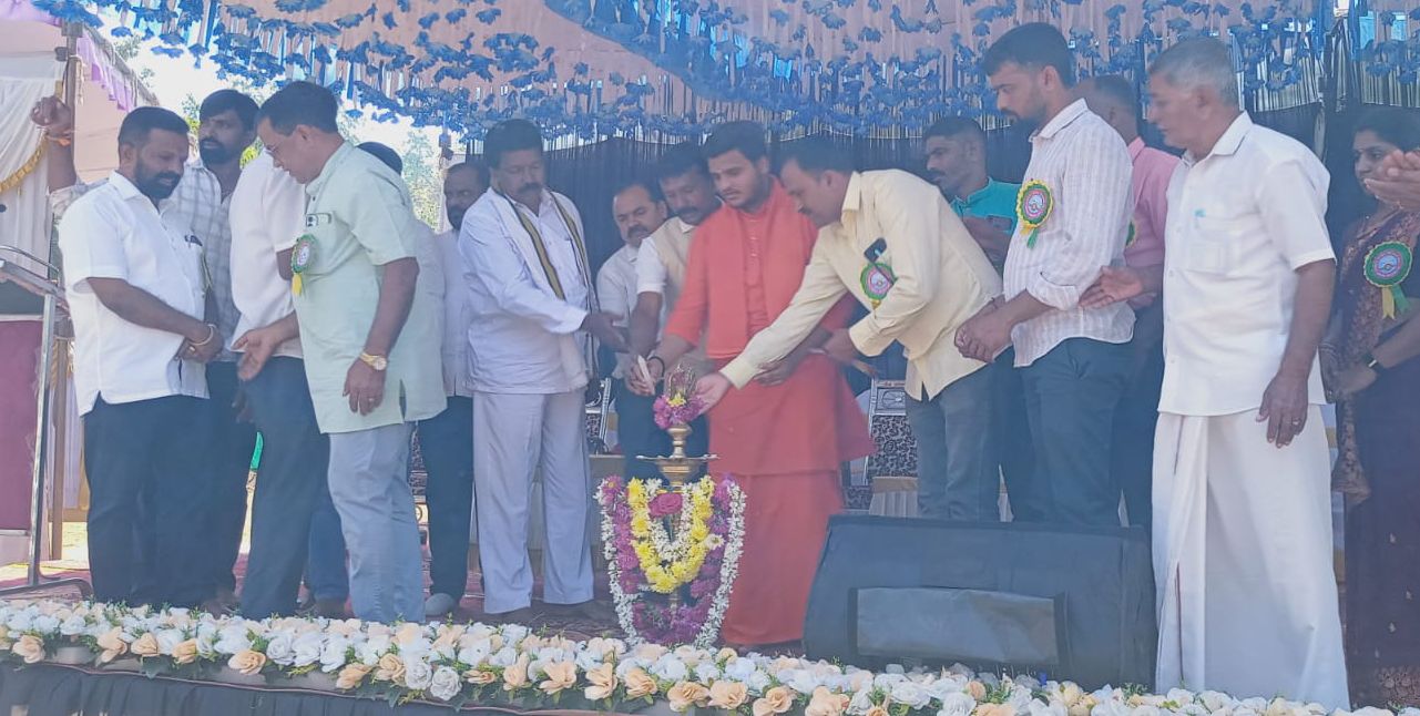 ಸರ್ಕಾರಿ ಶಾಲೆಗಳನ್ನು ಉಳಿಸುವ ಹೊಣೆ ಪೋಷಕರದ್ದು: ಪ್ರಭುಲಿಂಗ ಸ್ವಾಮೀಜಿ 5 IMG 20260227 153044 ಸರ್ಕಾರಿ ಶಾಲೆಗಳನ್ನು ಉಳಿಸುವ ಹೊಣೆ ಪೋಷಕರದ್ದು: ಪ್ರಭುಲಿಂಗ ಸ್ವಾಮೀಜಿ