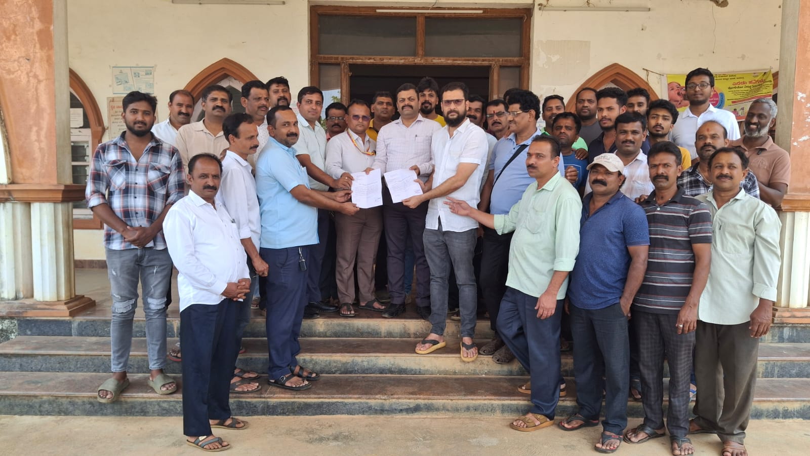 ಹೊಸನಗರದಲ್ಲಿ ವಾಣಿಜ್ಯ ಗ್ಯಾಸ್ ಸಿಲಿಂಡರ್ ಕೊರತೆ : ಪರಿಹರಿಸುವಂತೆ ಮನವಿ 18 13hnr1photo.hotel ಹೊಸನಗರದಲ್ಲಿ ವಾಣಿಜ್ಯ ಗ್ಯಾಸ್ ಸಿಲಿಂಡರ್ ಕೊರತೆ : ಪರಿಹರಿಸುವಂತೆ ಮನವಿ