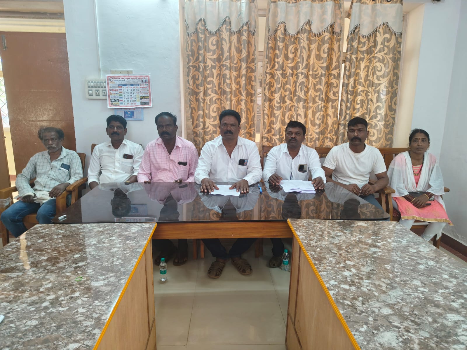 ಹೋಮ್ ಗಾರ್ಡ್ ಮೇಲೆ ಕಮಾಂಡೆಂಟ್ ಹಲ್ಲೆ ಆರೋಪ - ನ್ಯಾಯಕ್ಕಾಗಿ ಸಂಘಟನೆಗಳ ಆಗ್ರಹ 5 13hnr2photo.adivasi ಹೋಮ್ ಗಾರ್ಡ್ ಮೇಲೆ ಕಮಾಂಡೆಂಟ್ ಹಲ್ಲೆ ಆರೋಪ - ನ್ಯಾಯಕ್ಕಾಗಿ ಸಂಘಟನೆಗಳ ಆಗ್ರಹ