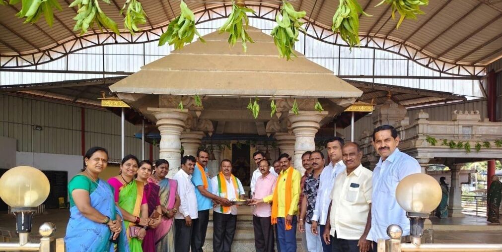 image editor output image944813784 17728838955971536697359732607240 ಮಾಜಿ ಶಾಸಕ ಹರತಾಳು ಹಾಲಪ್ಪನವರ ಜನ್ಮ ದಿನದ ಅಂಗವಾಗಿ ಕಾರ್ಯಕರ್ತರಿಂದ ವಿನಾಯಕನಿಗೆ ವಿಶೇಷ ಪೂಜೆ ಸಲ್ಲಿಕೆ