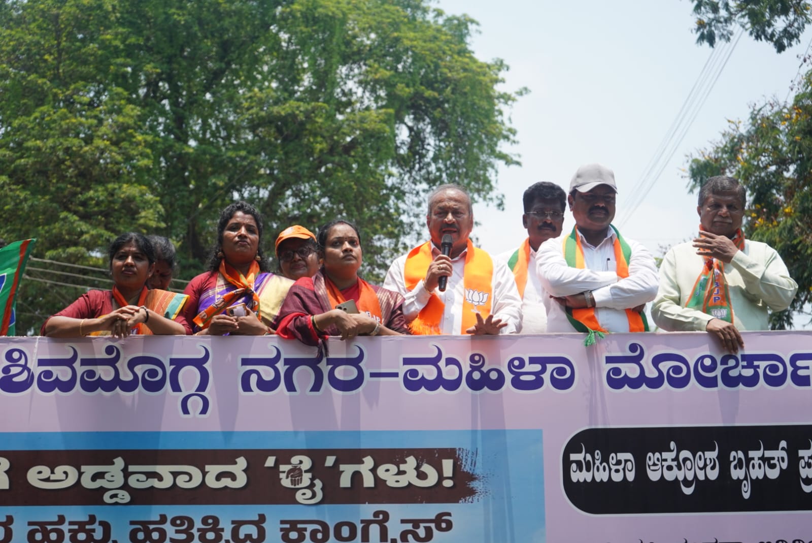 ಕಾಂಗ್ರೆಸ್ ಪಕ್ಷಕ್ಕೆ ಮಹಿಳಾ ಸಬಲೀಕರಣದ ಬಗ್ಗೆ ಕಿಂಚಿತ್ತೂ ಗೌರವವಿಲ್ಲ - ಶಾಸಕ ಎಸ್.ಎನ್. ಚನ್ನಬಸಪ್ಪ 3 IMG 20260427 WA0008 ಕಾಂಗ್ರೆಸ್ ಪಕ್ಷಕ್ಕೆ ಮಹಿಳಾ ಸಬಲೀಕರಣದ ಬಗ್ಗೆ ಕಿಂಚಿತ್ತೂ ಗೌರವವಿಲ್ಲ - ಶಾಸಕ ಎಸ್.ಎನ್. ಚನ್ನಬಸಪ್ಪ