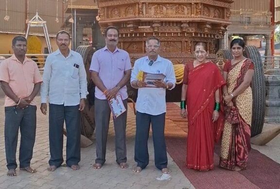 ಮಹಾರಥೋತ್ಸವ: ಮೊದಲ ದಿನ ಭಕ್ತಿಭಾವದಿಂದ ಆರಂಭ – ಧ್ವಜಾರೋಹಣ, ವೈಭವದ ರಂಗಪೂಜೆ 3 image editor output image1170756634 17758472875582041192148967008750 ಮಹಾರಥೋತ್ಸವ: ಮೊದಲ ದಿನ ಭಕ್ತಿಭಾವದಿಂದ ಆರಂಭ – ಧ್ವಜಾರೋಹಣ, ವೈಭವದ ರಂಗಪೂಜೆ