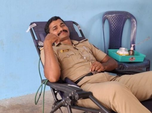 ರಕ್ತದಾನ ಮಾಡಿ ಜೀವ ಉಳಿಸಿ, ಆರೋಗ್ಯದಿಂದಿರಿ - ಪಿಎಸ್ಐ ರಾಜು ರೆಡ್ಡಿ 2 image editor output image1628935683 1777390683247555678934462319905 ರಕ್ತದಾನ ಮಾಡಿ ಜೀವ ಉಳಿಸಿ, ಆರೋಗ್ಯದಿಂದಿರಿ - ಪಿಎಸ್ಐ ರಾಜು ರೆಡ್ಡಿ