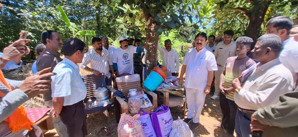 ಮನೆಗೆ ಆಕಸ್ಮಿಕ ಬೆಂಕಿ: ಸಂಪೂರ್ಣ ವಸ್ತುಗಳು ಭಸ್ಮ<br>ಶಾಸಕ ಆರಗ ಜ್ಞಾನೇಂದ್ರ ಭೇಟಿ, ಕುಟುಂಬಕ್ಕೆ ಸಾಂತ್ವನ 4 img 20260406 wa00443420766798950475685 ಮನೆಗೆ ಆಕಸ್ಮಿಕ ಬೆಂಕಿ: ಸಂಪೂರ್ಣ ವಸ್ತುಗಳು ಭಸ್ಮ<br>ಶಾಸಕ ಆರಗ ಜ್ಞಾನೇಂದ್ರ ಭೇಟಿ, ಕುಟುಂಬಕ್ಕೆ ಸಾಂತ್ವನ