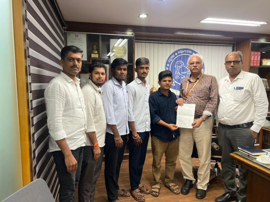 img 20260429 wa00903323646481166733467 ವಿದ್ಯಾರ್ಥಿಗಳ ಹಿತಕ್ಕಾಗಿ ಎಬಿವಿಪಿ ಧ್ವನಿ: ಹಲವು ಪ್ರಮುಖಬೇಡಿಕೆಗಳನ್ನು ಕುವೆಂಪು ವಿಶ್ವವಿದ್ಯಾಲಯದ ಮುಂದಿಟ್ಟ ಸಂಘಟನೆ, ವಿದ್ಯಾರ್ಥಿಗಳ ಸಮಸ್ಯೆಗಳಿಗೆ ತ್ವರಿತ ಪರಿಹಾರಕ್ಕೆ ಒತ್ತಾಯ