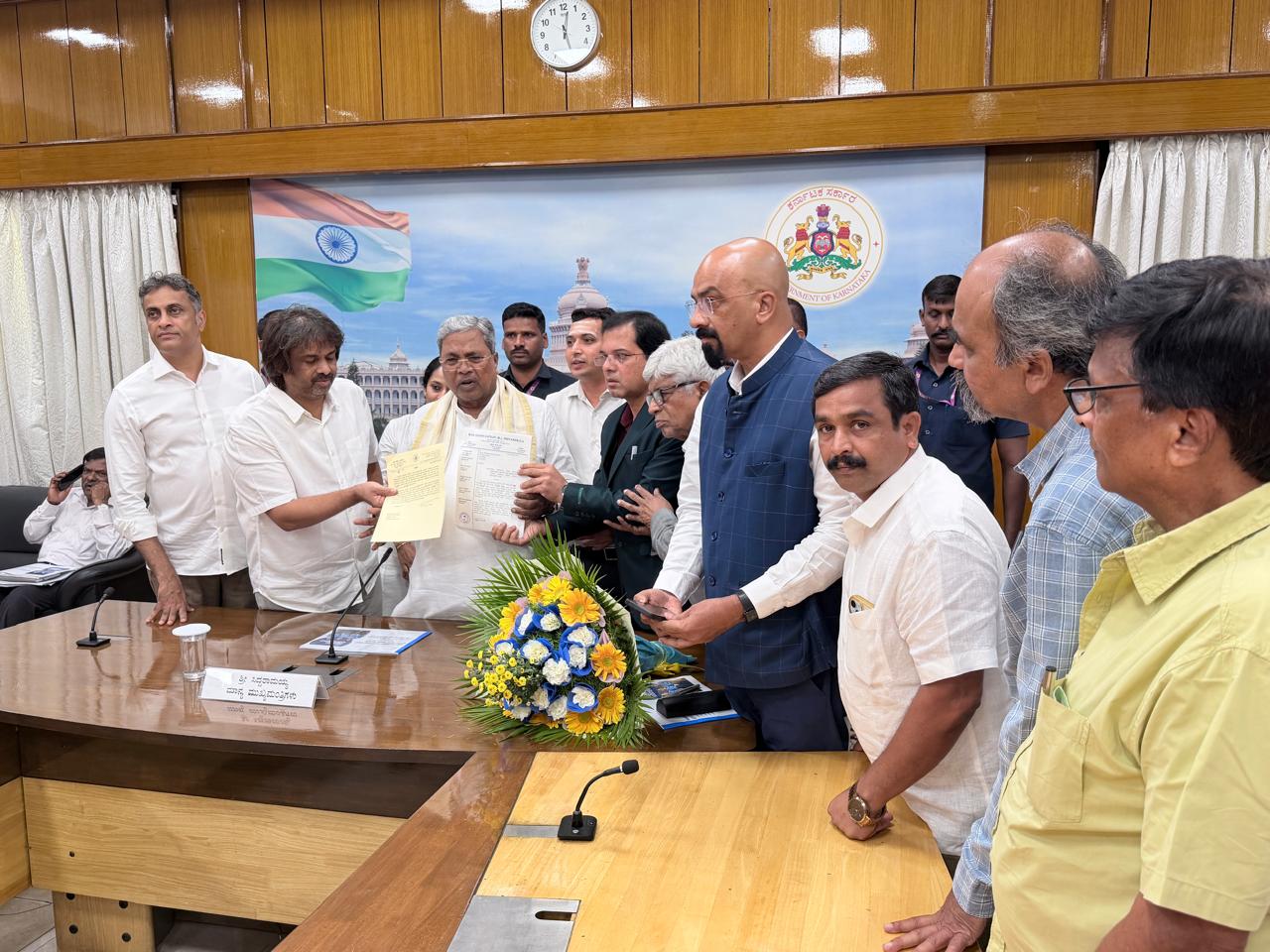 IMG 20260520 WA0029 1 ಶಿವಮೊಗ್ಗದಲ್ಲೂ ಹೈಕೋರ್ಟ್ ಸಂಚಾರಿ ಪೀಠ ಸ್ಥಾಪನೆಗೆ ಒತ್ತಾಯ | ಸಿಎಂ ಗೆ ಸಚಿವ ಮಧುಬಂಗಾರಪ್ಪ ನೇತೃತ್ವದಲ್ಲಿ ವಕೀಲರ ಸಂಘದ ಮನವಿ