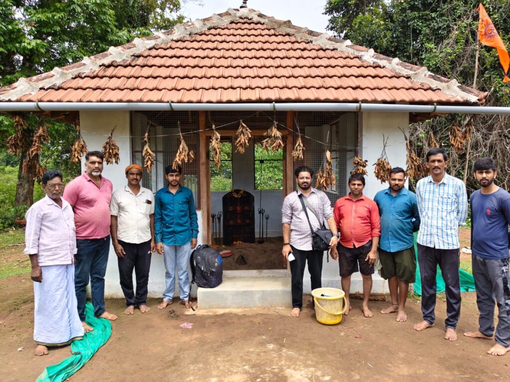 img 20260525 wa00852613474500398419809 ಬಿದರಹಳ್ಳಿಯಲ್ಲಿ ಅಪ್ರಕಟಿತ ವೀರಗಲ್ಲು ಪತ್ತೆ |824 ವರ್ಷಗಳ ಹಿಂದಿನ ಇತಿಹಾಸ ಬೆಳಕಿಗೆ; ಗೂಳಿ-ಹಸುವಿನ ಮದುವೆ ಸಂಪ್ರದಾಯದ ಅಪರೂಪದ ಉಲ್ಲೇಖ