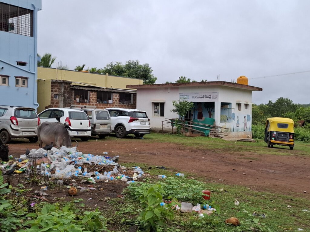 ಮದೀನಾ ಕಾಲೋನಿಯಲ್ಲಿ ಸ್ವಚ್ಛತಾ ಅವ್ಯವಸ್ಥೆ: ಅಂಗನವಾಡಿ ಬಳಿ ತ್ಯಾಜ್ಯಗಳ ರಾಶಿ 5 20260605 1158275430315592884214668 ಮದೀನಾ ಕಾಲೋನಿಯಲ್ಲಿ ಸ್ವಚ್ಛತಾ ಅವ್ಯವಸ್ಥೆ: ಅಂಗನವಾಡಿ ಬಳಿ ತ್ಯಾಜ್ಯಗಳ ರಾಶಿ