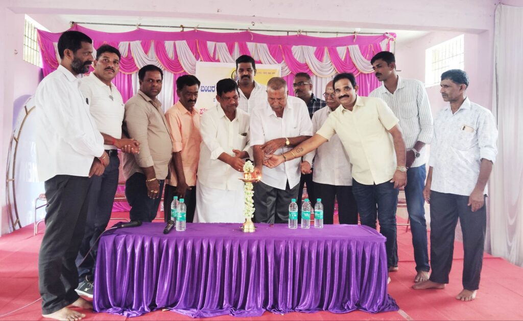 31hnr1photo3722490589131723072 ಹೊಸನಗರದಲ್ಲಿ ಬಂಟರ ಸಂಘದ ವತಿಯಿಂದ ಪ್ರತಿಭಾ ಪುರಸ್ಕಾರ ಹಾಗೂ ಸನ್ಮಾನ ಕಾರ್ಯಕ್ರಮ|ಸದಸ್ಯರ ಕ್ರಿಯಾಶೀಲತೆಯಿಂದಲೇ ಸಂಘ ಸಂಸ್ಥೆಗಳ ಏಳಿಗೆ ಸಾಧ್ಯ: ದಿವಾಕರ ಶೆಟ್ಟಿ<br>