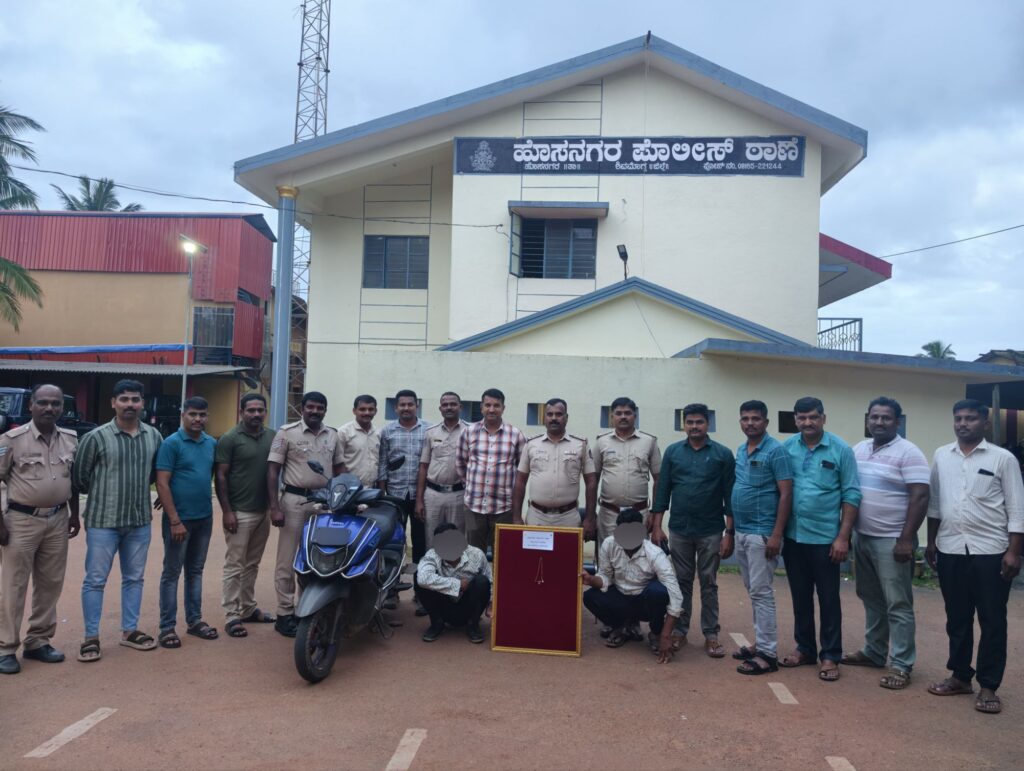 ಹೊಸನಗರ :ನೀರು ಕೇಳಿ ಸಿನಿಮಾ ಸ್ಟೈಲ್ ಕಳ್ಳತನ... ಅದೇ ವೇಗದಲ್ಲಿ ಪೊಲೀಸ್ ಕಾರ್ಯಾಚರಣೆ| ಕೇವಲ 6 ಗಂಟೆಯಲ್ಲೆ ಅಂದರ್! 3 10025937268680146569570703401 ಹೊಸನಗರ :ನೀರು ಕೇಳಿ ಸಿನಿಮಾ ಸ್ಟೈಲ್ ಕಳ್ಳತನ... ಅದೇ ವೇಗದಲ್ಲಿ ಪೊಲೀಸ್ ಕಾರ್ಯಾಚರಣೆ| ಕೇವಲ 6 ಗಂಟೆಯಲ್ಲೆ ಅಂದರ್!