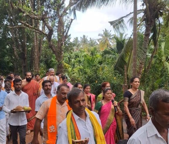 image editor output image 609304212 1783923178610445752196977250216 ಗದ್ದೆಯಿಂದ ಗರ್ಭಗುಡಿಗೆ-ದಕ್ಷಿಣ ಭಾರತದಲ್ಲೇ ಮೊದಲ ಬಾರಿಗೆ ವಿಶಿಷ್ಟ ಧಾರ್ಮಿಕ-ಕೃಷಿ ಅಭಿಯಾನ| ಕೊಳವಂಕದಲ್ಲಿ ಸೋದೆ ಶ್ರೀಗಳ ಐತಿಹಾಸಿಕ ಪಾದಯಾತ್ರೆ