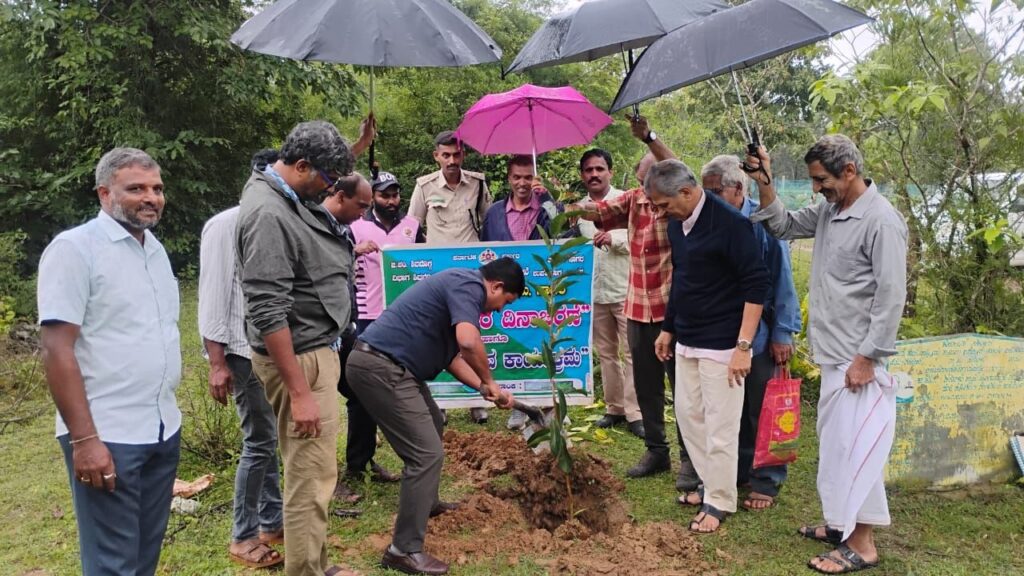 img 20260708 wa00218689386418479678986 ಸಾಮಾಜಿಕ ಅರಣ್ಯ ಸಂರಕ್ಷಣಾ ಸಮಾಲೋಚನಾ ಸಭೆ -ನರೇಗಾದಡಿ ಶೇ.20 ಅನುದಾನದಿಂದ ಸಾಮಾಜಿಕ ಅರಣ್ಯ ಬೆಳೆಸಲು ಅವಕಾಶ: ನರೇಂದ್ರ ಕುಮಾರ್