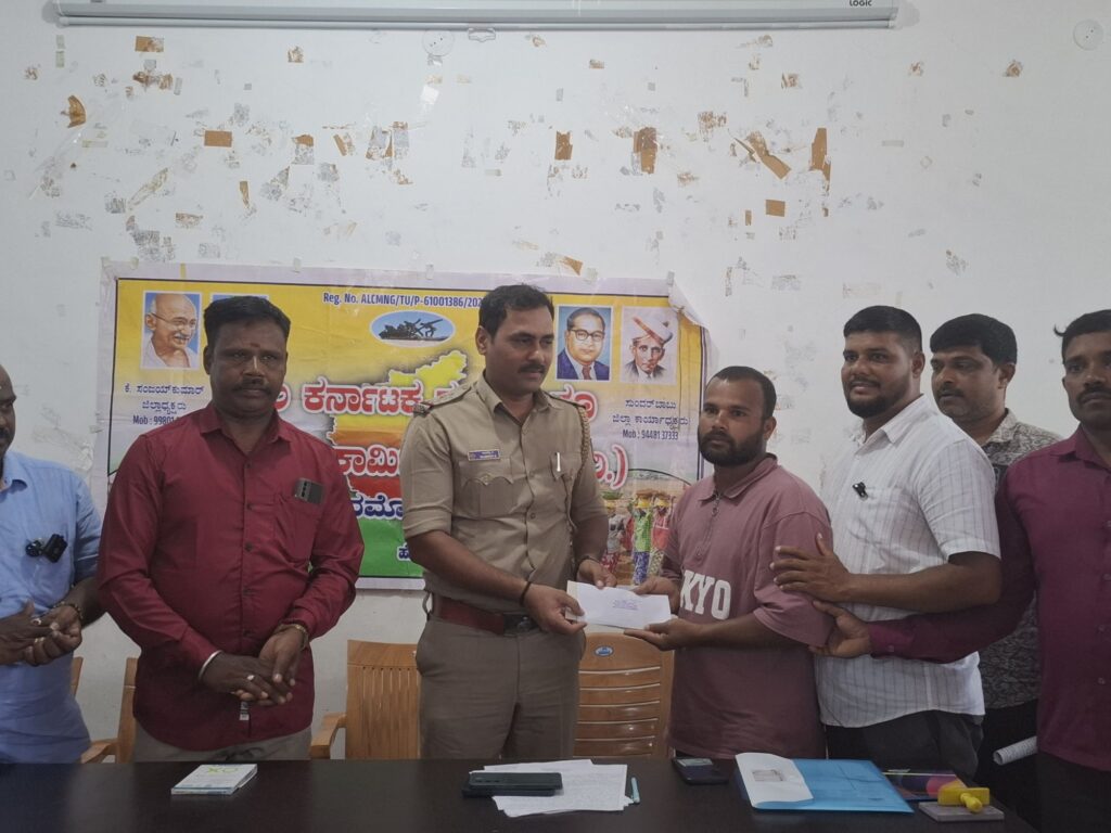 20260824 121105408545235359853151 'ಲೇಬರ್ ಕಾರ್ಡ್' ಆರೋಪಕ್ಕೆ ಕಾರ್ಮಿಕ ಸಂಘದ ತಿರುಗೇಟು: ಅಮಾಯಕ ಕಾರ್ಮಿಕರನ್ನು ಬಳಸಿಕೊಂಡು ಸಂಘದ ಘನತೆಗೆ ಧಕ್ಕೆ ತರುವ ಯತ್ನ - ಜಿಲ್ಲಾಧ್ಯಕ್ಷ ಕೆ. ಸಂಜಯ್ ಕುಮಾರ್