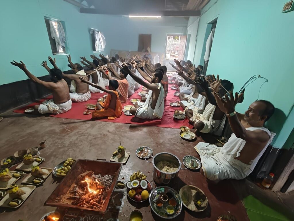 ರಿಪ್ಪನ್ಪೇಟೆ:ವಿಶ್ವಕರ್ಮ ಸಮಾಜದ ವತಿಯಿಂದ ಸಾಮೂಹಿಕ ಋಗ್ ಉಪಾಕರ್ಮ : ಶ್ರದ್ಧಾ ಭಕ್ತಿಯಿಂದ ಯಜ್ಞೋಪವಿತ ಧಾರಣೆ 2 img 20260826 wa00275084518412312717357 ರಿಪ್ಪನ್ಪೇಟೆ:ವಿಶ್ವಕರ್ಮ ಸಮಾಜದ ವತಿಯಿಂದ ಸಾಮೂಹಿಕ ಋಗ್ ಉಪಾಕರ್ಮ : ಶ್ರದ್ಧಾ ಭಕ್ತಿಯಿಂದ ಯಜ್ಞೋಪವಿತ ಧಾರಣೆ