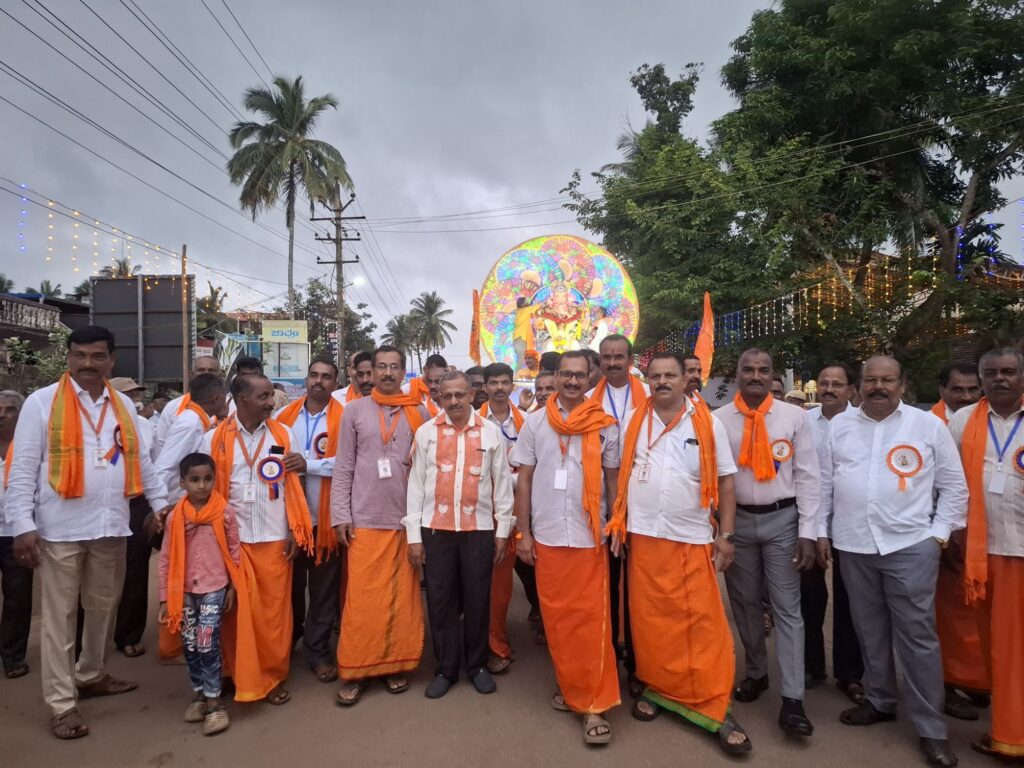 ರಿಪ್ಪನ್ ಪೇಟೆಯಲ್ಲಿ ಹಿಂದೂ ಮಹಾಸಭಾ ಗಣಪತಿ ಅದ್ದೂರಿ ರಾಜಬೀದಿ ಉತ್ಸವ |ಜಾನಪದ ಕಲಾತಂಡಗಳ ಮೆರಗು 4 20260924 1818254920845808960268856 ರಿಪ್ಪನ್ ಪೇಟೆಯಲ್ಲಿ ಹಿಂದೂ ಮಹಾಸಭಾ ಗಣಪತಿ ಅದ್ದೂರಿ ರಾಜಬೀದಿ ಉತ್ಸವ |ಜಾನಪದ ಕಲಾತಂಡಗಳ ಮೆರಗು