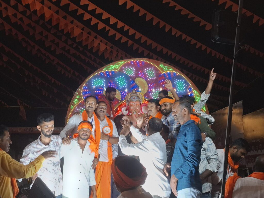 ರಿಪ್ಪನ್ ಪೇಟೆಯಲ್ಲಿ ಹಿಂದೂ ಮಹಾಸಭಾ ಗಣಪತಿ ಅದ್ದೂರಿ ರಾಜಬೀದಿ ಉತ್ಸವ |ಜಾನಪದ ಕಲಾತಂಡಗಳ ಮೆರಗು 10 20260925 001619472962407274398571 ರಿಪ್ಪನ್ ಪೇಟೆಯಲ್ಲಿ ಹಿಂದೂ ಮಹಾಸಭಾ ಗಣಪತಿ ಅದ್ದೂರಿ ರಾಜಬೀದಿ ಉತ್ಸವ |ಜಾನಪದ ಕಲಾತಂಡಗಳ ಮೆರಗು