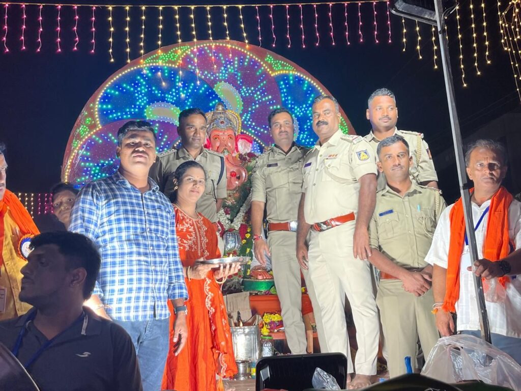 ರಿಪ್ಪನ್ ಪೇಟೆಯಲ್ಲಿ ಹಿಂದೂ ಮಹಾಸಭಾ ಗಣಪತಿ ಅದ್ದೂರಿ ರಾಜಬೀದಿ ಉತ್ಸವ |ಜಾನಪದ ಕಲಾತಂಡಗಳ ಮೆರಗು 8 img 20260924 wa00497085325265152065283 ರಿಪ್ಪನ್ ಪೇಟೆಯಲ್ಲಿ ಹಿಂದೂ ಮಹಾಸಭಾ ಗಣಪತಿ ಅದ್ದೂರಿ ರಾಜಬೀದಿ ಉತ್ಸವ |ಜಾನಪದ ಕಲಾತಂಡಗಳ ಮೆರಗು