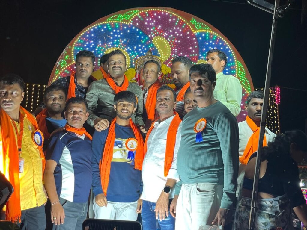 ರಿಪ್ಪನ್ ಪೇಟೆಯಲ್ಲಿ ಹಿಂದೂ ಮಹಾಸಭಾ ಗಣಪತಿ ಅದ್ದೂರಿ ರಾಜಬೀದಿ ಉತ್ಸವ |ಜಾನಪದ ಕಲಾತಂಡಗಳ ಮೆರಗು 9 img 20260924 wa00542961529641211529749 ರಿಪ್ಪನ್ ಪೇಟೆಯಲ್ಲಿ ಹಿಂದೂ ಮಹಾಸಭಾ ಗಣಪತಿ ಅದ್ದೂರಿ ರಾಜಬೀದಿ ಉತ್ಸವ |ಜಾನಪದ ಕಲಾತಂಡಗಳ ಮೆರಗು