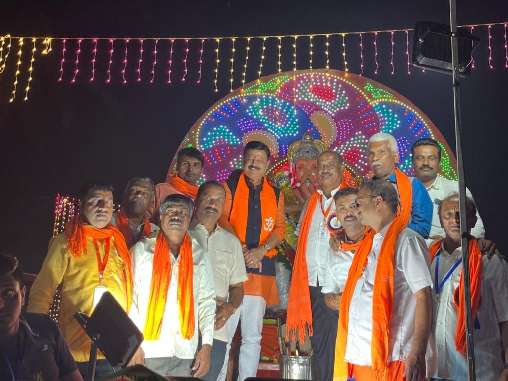 ರಿಪ್ಪನ್ ಪೇಟೆಯಲ್ಲಿ ಹಿಂದೂ ಮಹಾಸಭಾ ಗಣಪತಿ ಅದ್ದೂರಿ ರಾಜಬೀದಿ ಉತ್ಸವ |ಜಾನಪದ ಕಲಾತಂಡಗಳ ಮೆರಗು 7 img 20260924 wa00554989060638467818179 ರಿಪ್ಪನ್ ಪೇಟೆಯಲ್ಲಿ ಹಿಂದೂ ಮಹಾಸಭಾ ಗಣಪತಿ ಅದ್ದೂರಿ ರಾಜಬೀದಿ ಉತ್ಸವ |ಜಾನಪದ ಕಲಾತಂಡಗಳ ಮೆರಗು